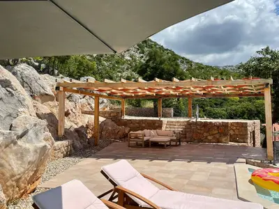 PoolOfHouse