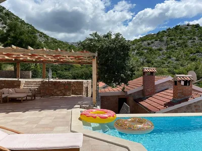 PoolOfHouse