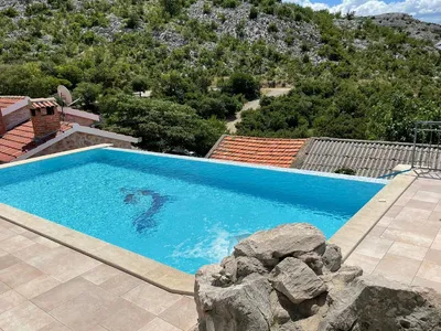 PoolOfHouse