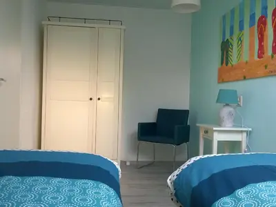 Schlafbereich. 1. Stock Schlafzimmer mit zwei Einzelbetten