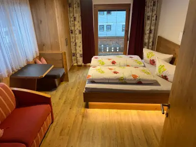Schlafzimmer 1