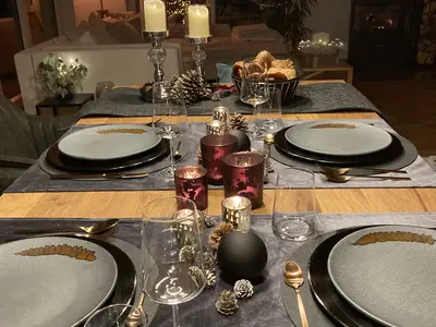 Stimmungsvoll gedeckter Tisch