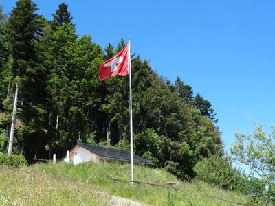 Haus und Schweizerfahne