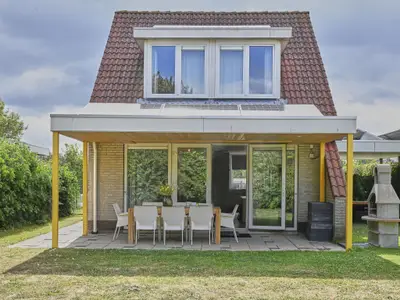 Außenseite Ferienhaus [Sommer]