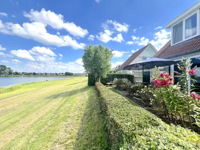 Außenseite Ferienhaus [Sommer]