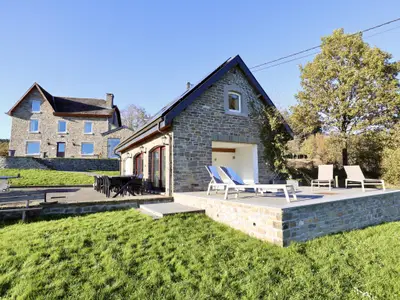 Außenseite Ferienhaus [Sommer]