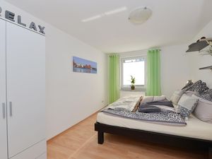 24005609-Ferienhaus-4-Stralsund-300x225-3