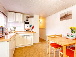 23955601-Ferienhaus-4-Stralsund-300x225-4