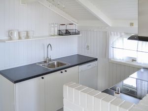 23721534-Ferienhaus-6-Strandby-300x225-4