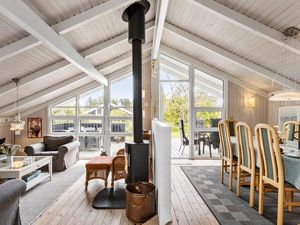 24016344-Ferienhaus-5-Strandby-300x225-4