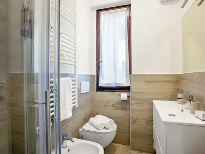 Badezimmer mit Dusche