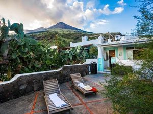 22945729-Ferienhaus-6-Stromboli-300x225-2