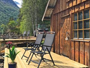 23365882-Ferienhaus-3-Stryn-300x225-3