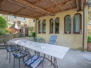 23743942-Ferienhaus-6-Subbiano-300x225-3