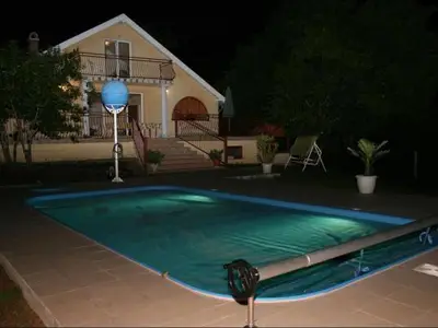 Pool mit Beleuchtung