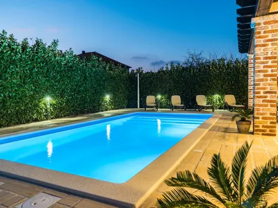 PoolOfHouse