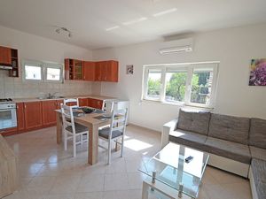 23932490-Ferienhaus-8-Sukošan-300x225-4