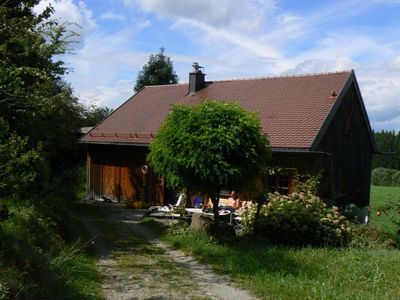 Ökohäuschen im Sommer