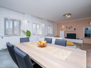 23737726-Ferienhaus-7-Susnjevica-300x225-4