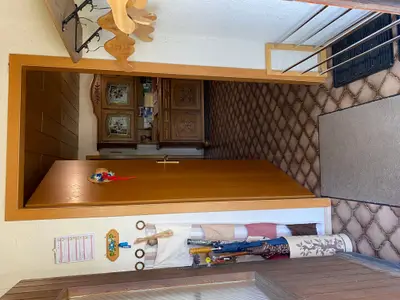 Blick vom Vorraum ins Wohnzimmer