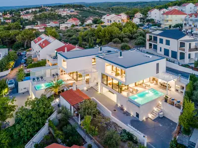 Ferienhaus für 16 Personen (620 m²) in Sutivan 2/10