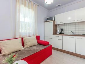 23763798-Ferienhaus-3-Sveti Filip I Jakov-300x225-3