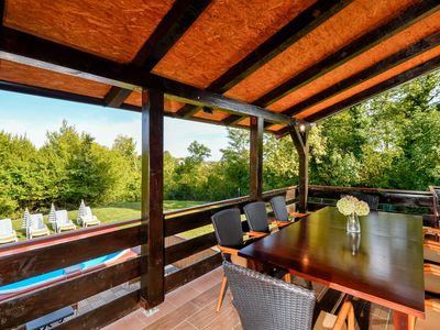 Balkon mit Essbereich im Freien