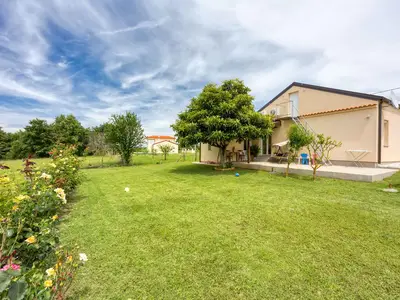 Ferienhaus für 2 Personen (50 m²) in Sveti Lovreč Pazenatički 2/10