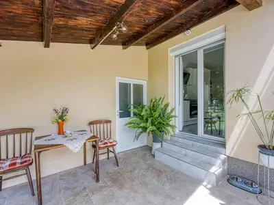 Ferienhaus für 2 Personen (50 m²) in Sveti Lovreč Pazenatički 4/10