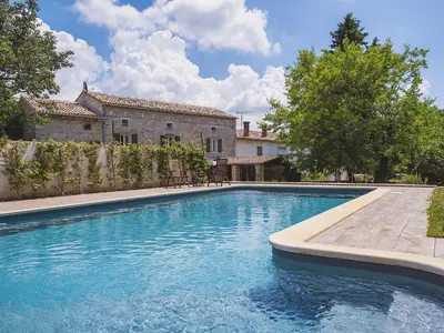 PoolOfHouse