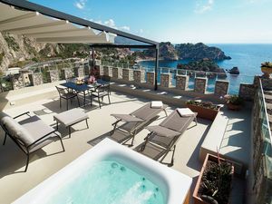 23894746-Ferienhaus-3-Taormina-300x225-3