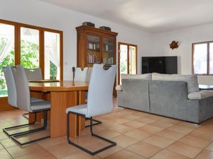 24047579-Ferienhaus-6-Tarascon-300x225-2