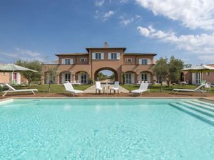 Ferienhaus für 24 Personen (300 m²) ab 981 € in Tarquinia