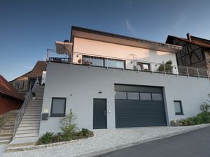 Penthouse Tauberblick Terrasse von unten mit Treppenaufgang