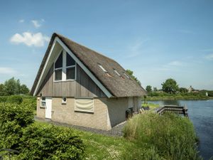 22157351-Ferienhaus-8-Terhorne-300x225-4