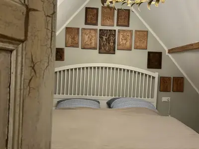Schlafzimmer mit Doppelbett
