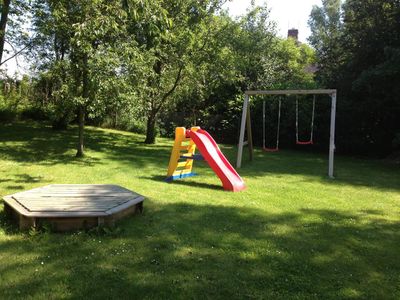 Garten mit Spielgeräten