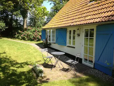 Rückseite mit Terasse