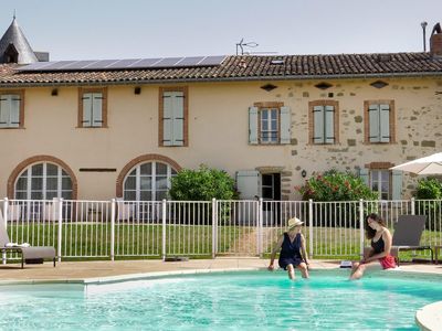 Domaine-en-Naudet-autour-de-la-piscine-7-1-scaled