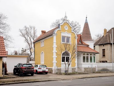 Außenansicht &amp; 2 Parkplätze