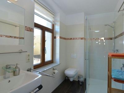 modernes Bad mit Dusche & WC in der 1.Etage