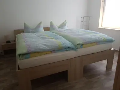 Schlafzimmer mit Doppelbett