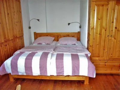 Schlafzimmer 1