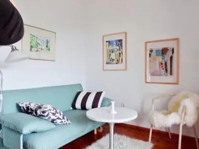 Kleines Schlafzimmer mit Ausziehsofa