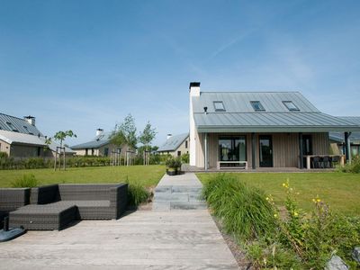 Gro&szlig;er Garten mit Terrasse am Wasser&comma; ultimatives Urlaubsvergn&uuml;gen