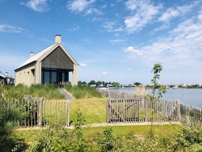 Luxuri&ouml;ses Ferienhaus am Wasser in Zeeland