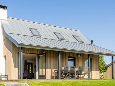 Gro&szlig;es Luxusferienhaus mit Veranda und Terrasse in der N&auml;he von Natur und Wasser