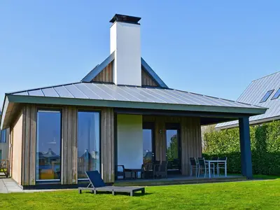 Modernes&comma; gem&uuml;tliches Ferienhaus am Wasser