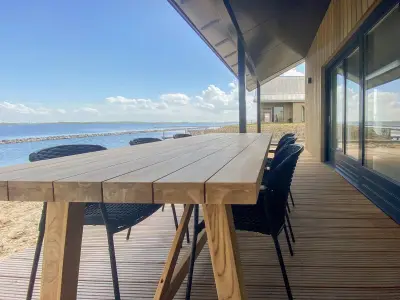 Sch&ouml;nes Ferienhaus mit offener Veranda in Zeeland