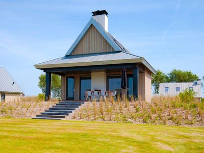 Modernes Ferienhaus mit privatem Bootssteg